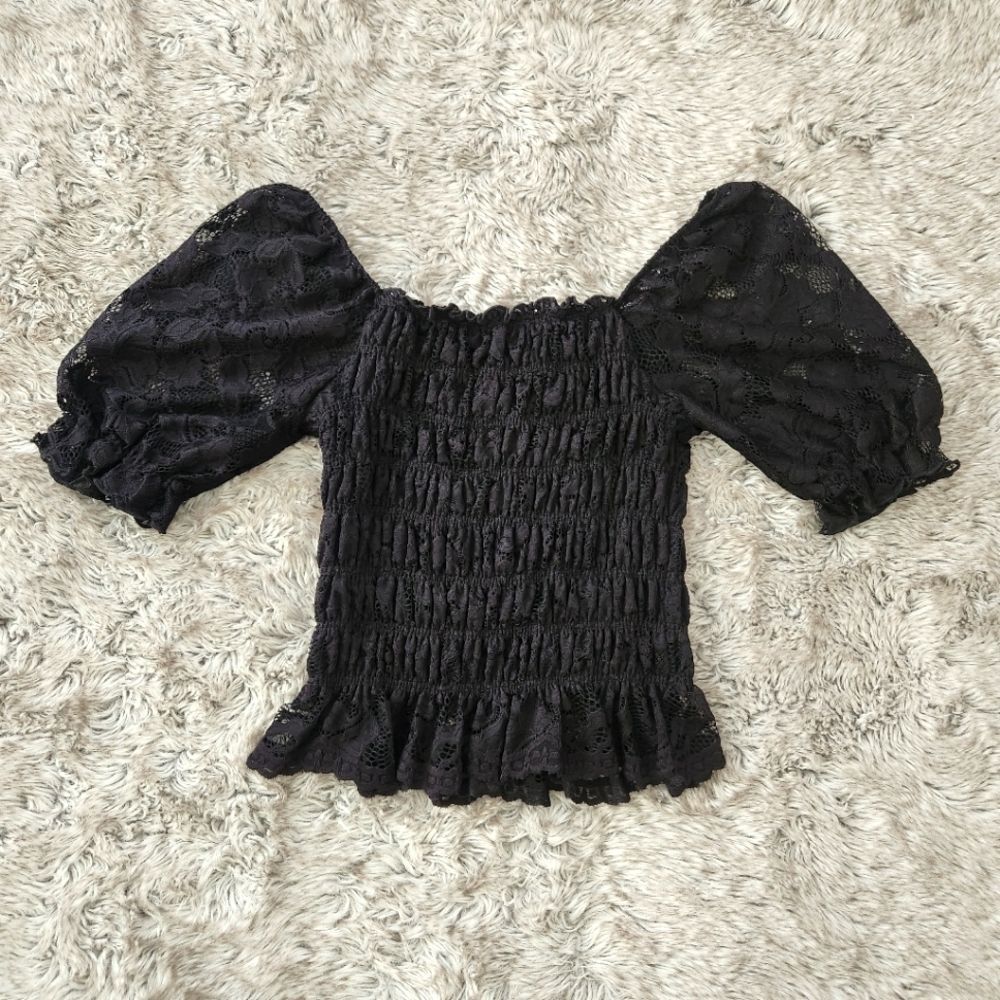 Willow + Root Puff Sleeve Smocked Bodice Ruffle Trim Black Lace‎ Top Size Small